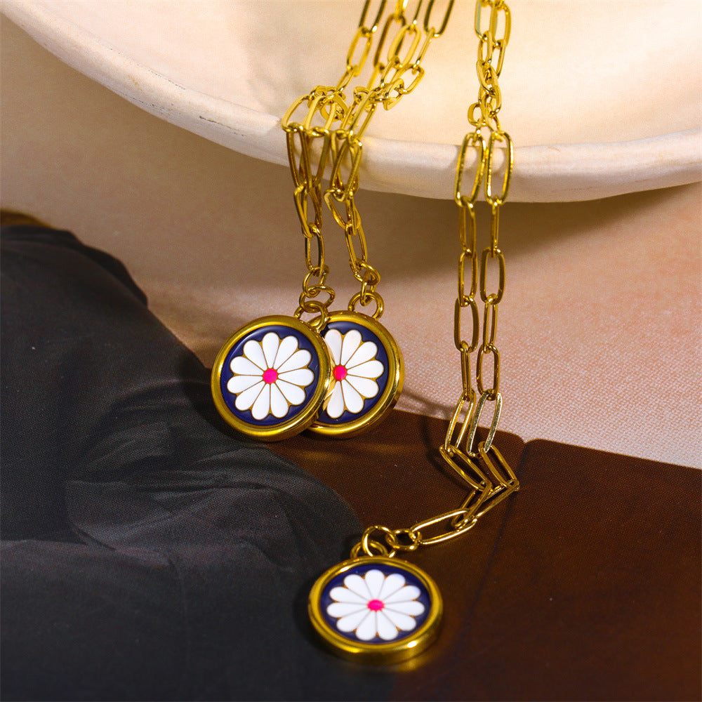 Wholesale Titanium Steel Small Daisy Round Coin Necklace